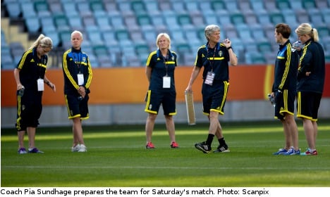 Sun shines as Swedes ready for Finland test