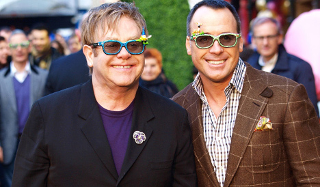 Elton John boycotts D&G over IVF comments