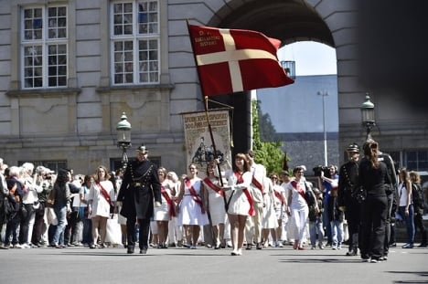 A recreation of the 1915 parade arrives at Christiansborg Slotsplads. Photo: Niels Melvang/Scanpix