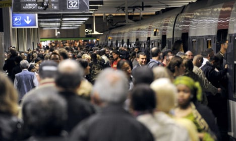Paris transport workers set to stage 'indefinite strike' 