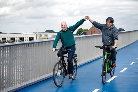 Copenhagen's deputy mayor Morten Kabell and Claus Bondam of the Danish Cyclists' Federation make the maiden journey across the bridge. Photo: Jens Astrup/Scanpix
