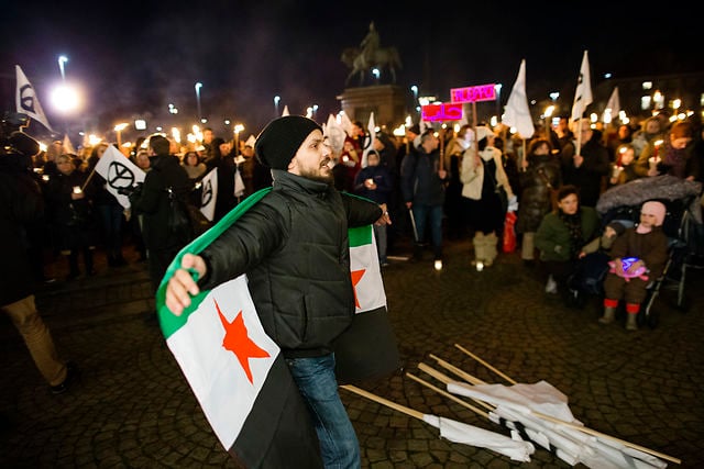 A demonstrator displays a Syrian flag in Copenhagen. Photo: Jens Astrup/Scanpix