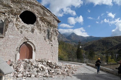 Which areas of Italy have the highest risk of earthquakes?