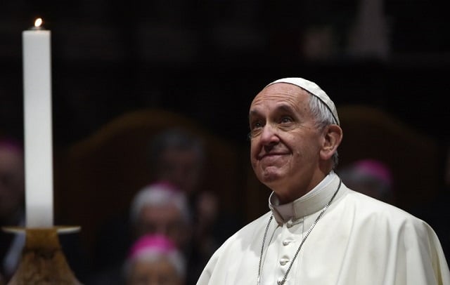 ‘Pilgrim of peace’ Pope Francis heads to Egypt