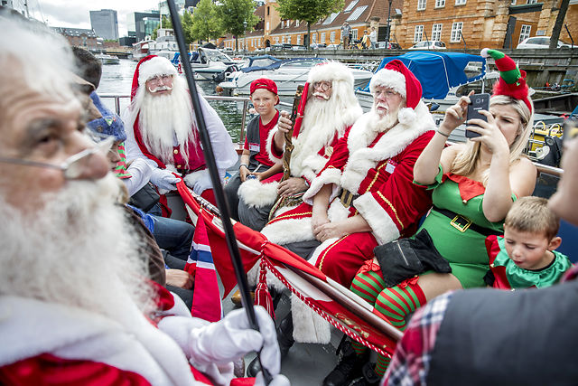 The Santa enthusiasts take a boat tour in Copenhagen. Photo: Nikolai Linares/Scanpix