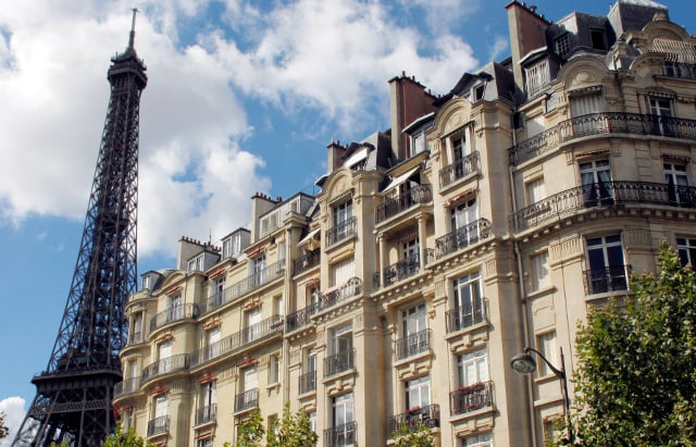 Airbnb: Paris set to force all users to register rental properties 