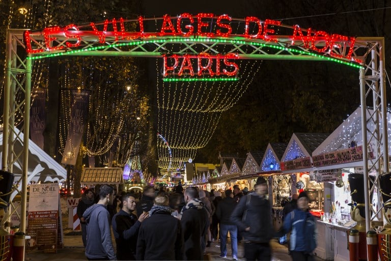 Paris fairground workers block traffic over decision to cancel Christmas market 