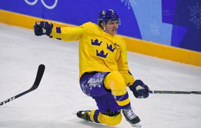 Sweden advances to Olympic hockey quarter-finals