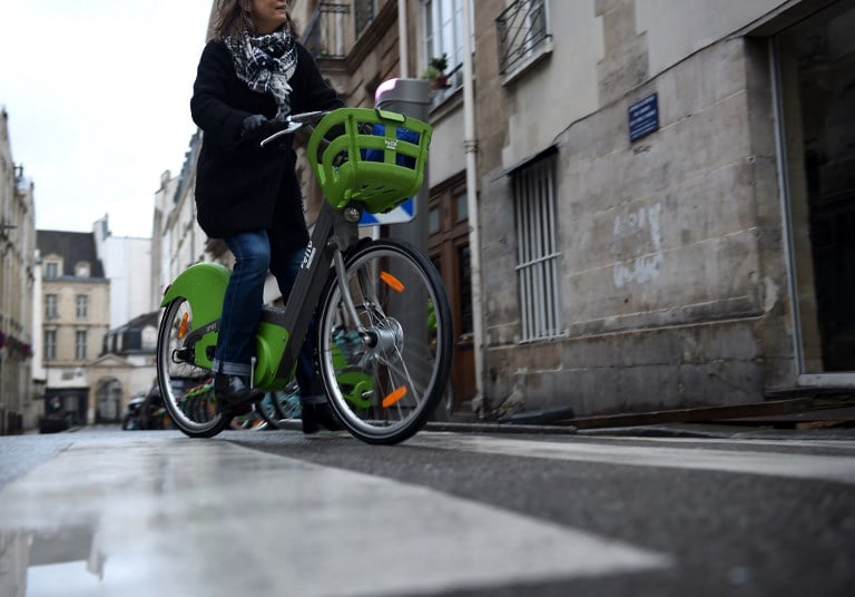 'It's a nightmare': Cyclists furious over bike hire chaos in Paris