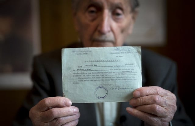 Marko Feingold ,104 years old, shows his first adress registration 'Meldezettel' after the WWII at the Israeli Cultural Centre in Salzburg, Austria on March 15, 2018. Nearly 105 years old, Marko Feingold, the oldest surviving Austrian survivor of the death camps, tells AFP about the annexation of his country by Hitler in March 1938. And the persistence of anti-Semitism after the war. JOE KLAMAR / AFP