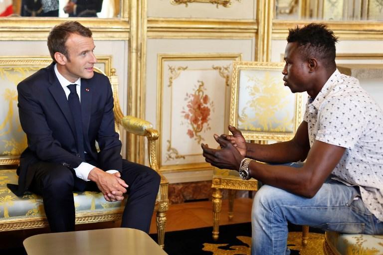 Hero Malian immigrant who saved dangling child to get French citizenship