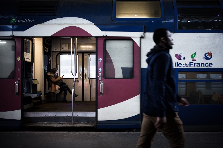 French rail strike weakens but disruption continues