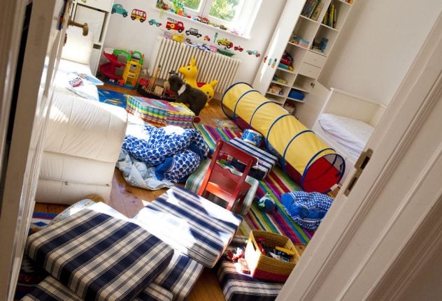 €4,500 in damages after boy ‘cleans room’ by throwing things out of window