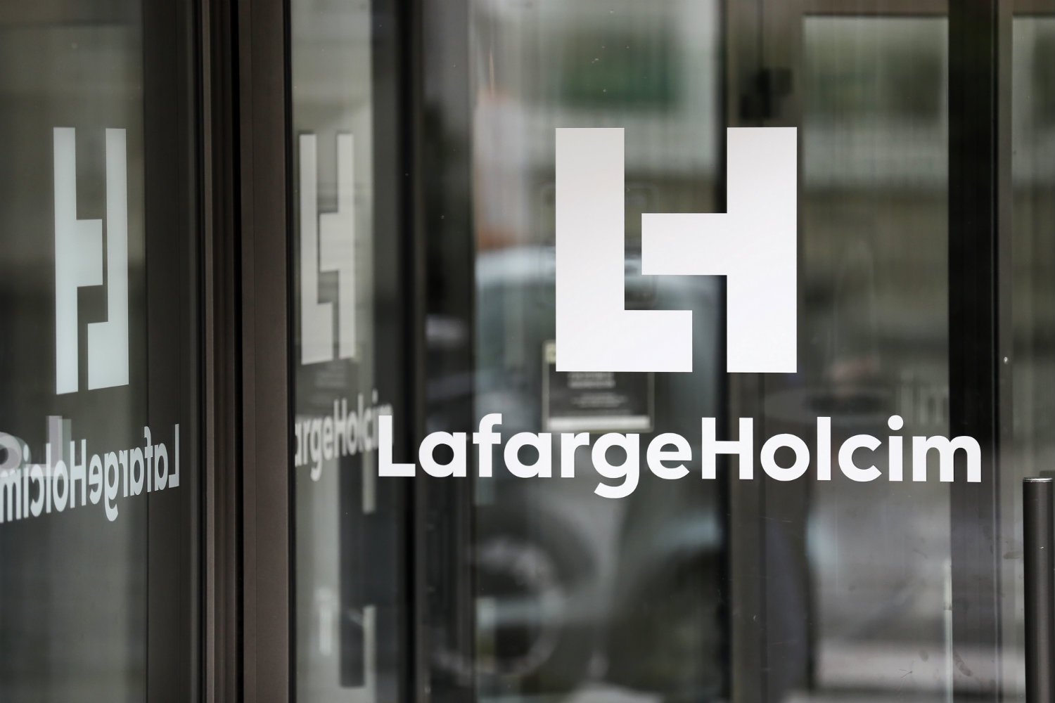 Ex-Lafarge boss charged with 'endangering lives' in Syria