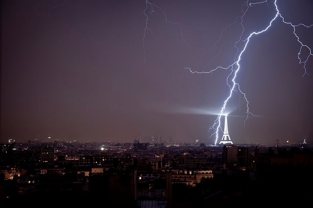 Violent storms in France: How to avoid being struck by lightning
