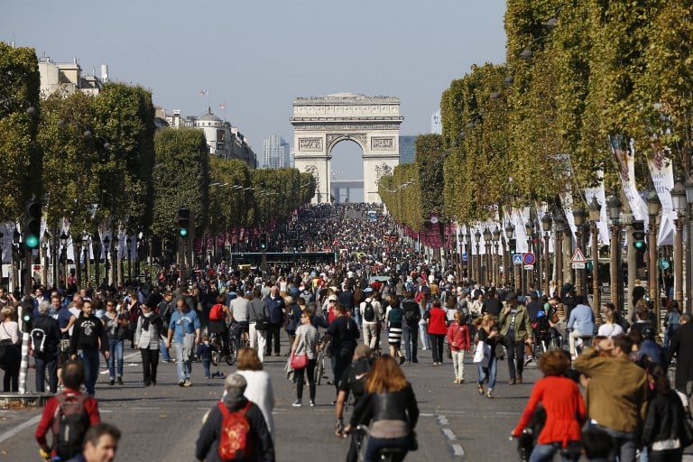 Paris mayor mulls plan to ban cars from historic centre