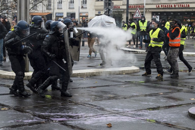Over 1,700 arrested in Saturday's 'yellow vest' protests in France