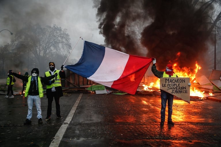 ANALYSIS: The yellow rebellion is threatening to engulf France - Macron must act