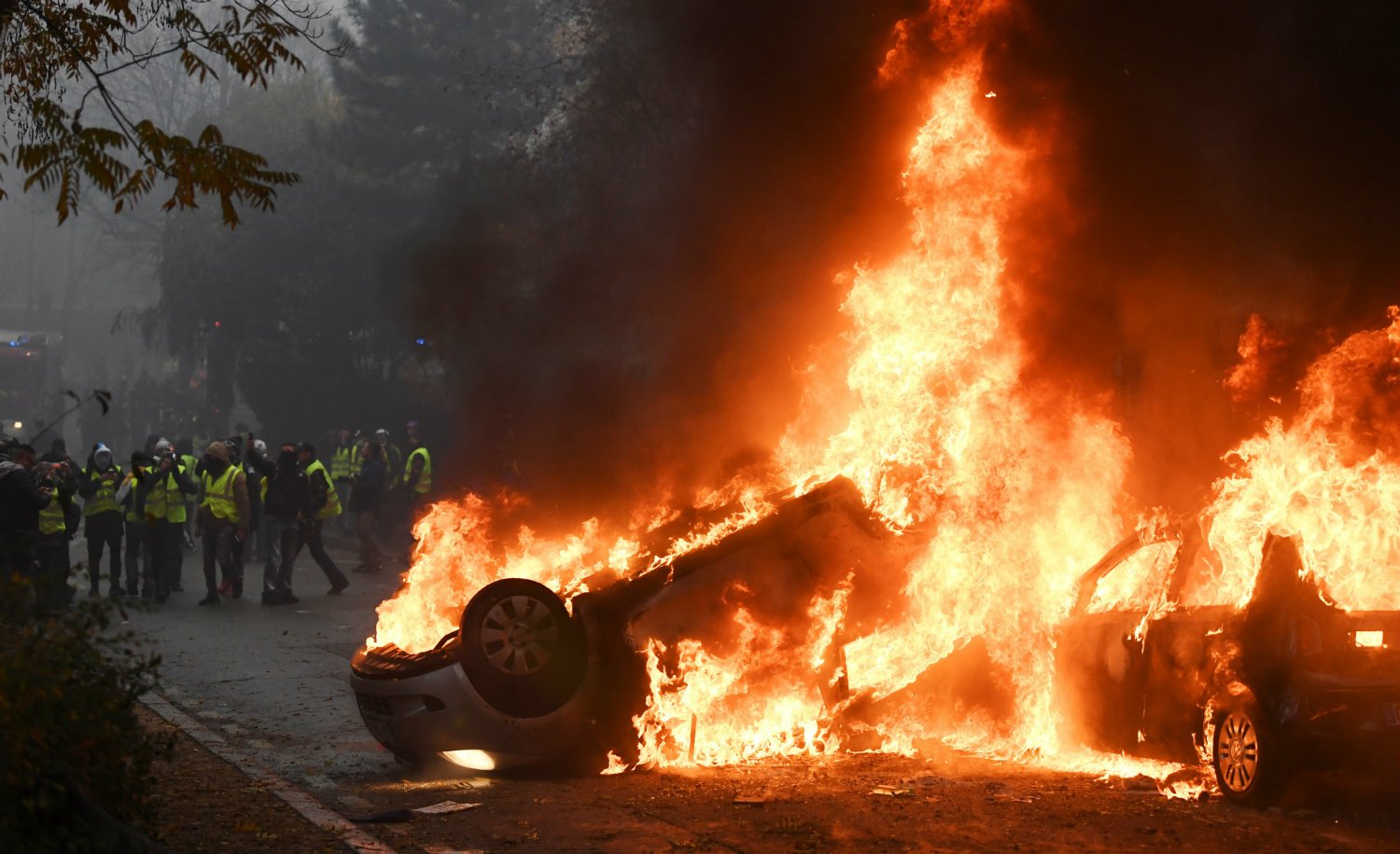 Violent clashes mar fresh anti-Macron protests