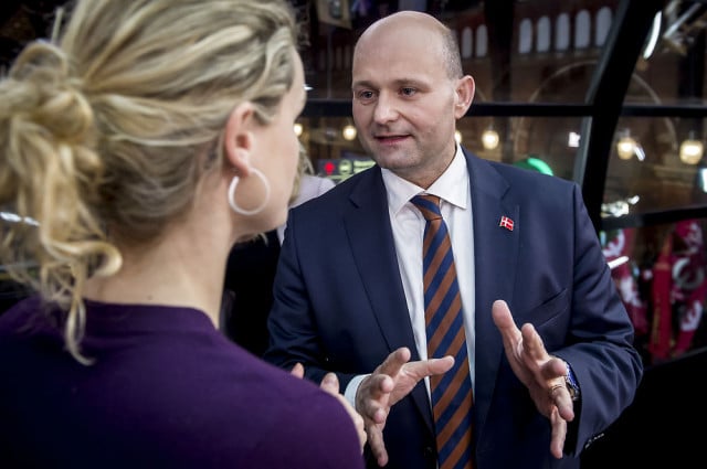 Conservative leader Søren Pape Poulsen, shown speaking with the Red-Green Alliance's Pernille Skipper. Photo: Mads Claus Rasmussen / Ritzau Scanpix 