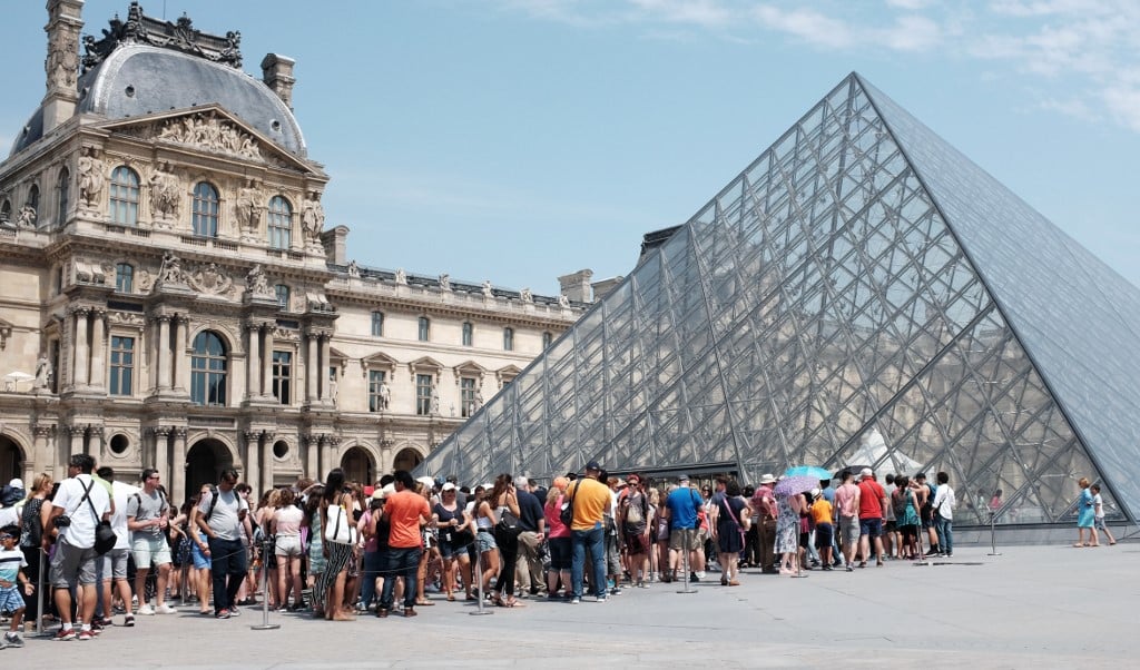 'Suffocating' Louvre closed as security staff go on strike due to overcrowding