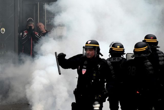 15 arrested in latest anti-Macron demo in Paris