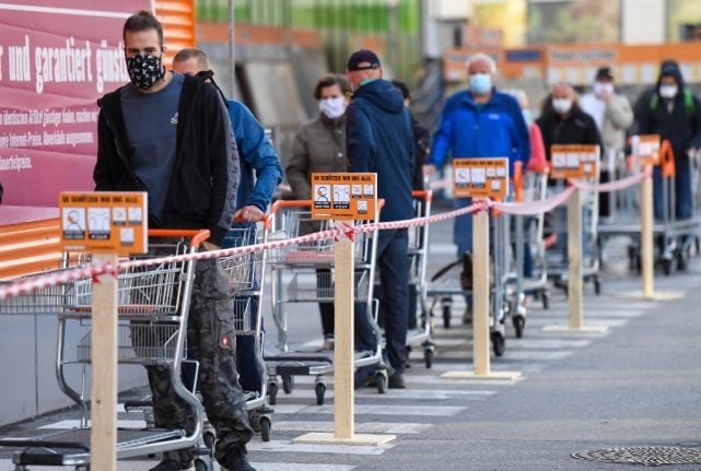 Shoppers in masks: Austrians get used to the 'new normal'