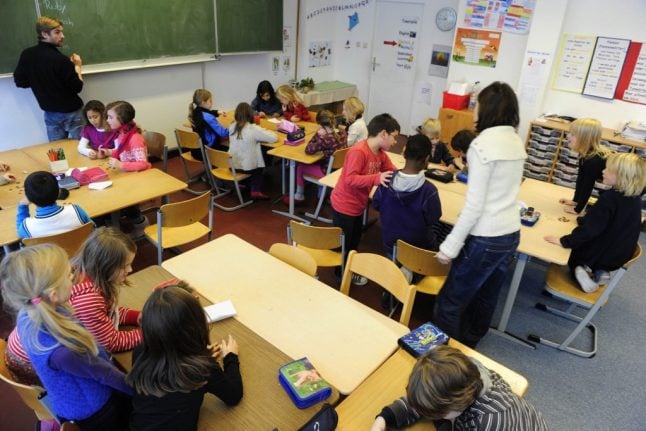 Can Swiss cantons force you to send your child to school despite quarantine?