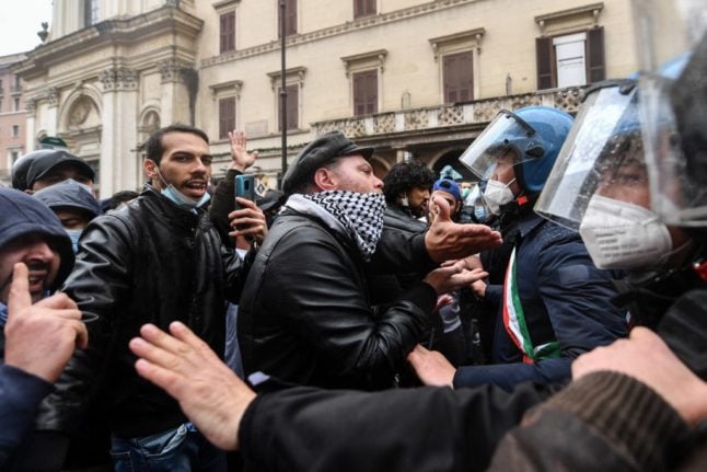 Covid-19: Protesters clash with Italian police over business closures