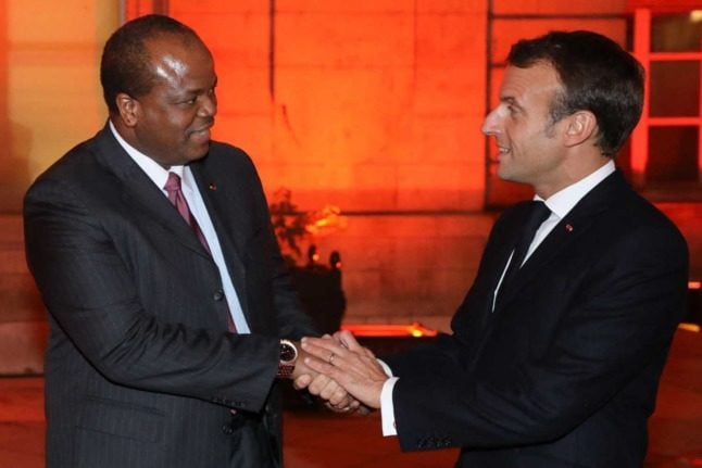 French President Emmanuel Macron (R) poses with King Mswati III, Head of State, of eSwatini. Photo: LUDOVIC MARIN / AFP
