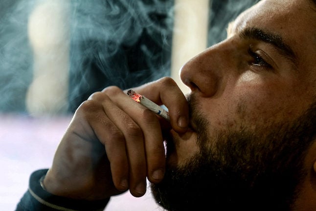 Spain plans to get people to quit smoking