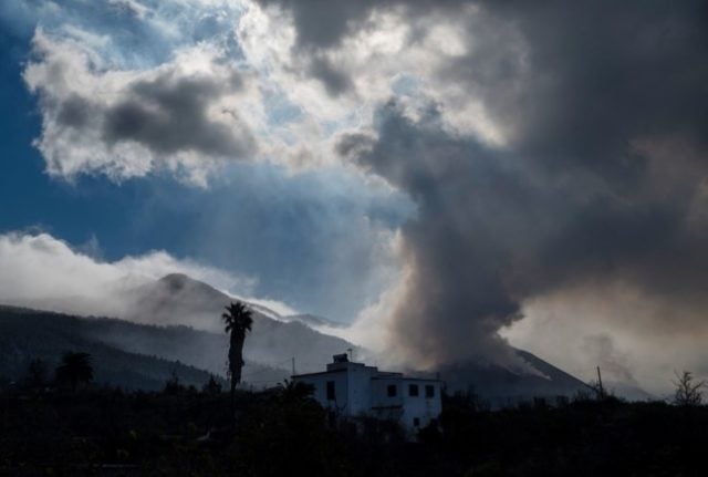 Toxic volcano gases force thousands into lockdown on Spain’s La Palma