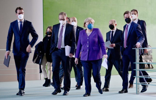 Merkel and state leaders