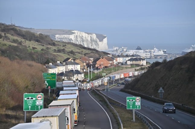 Freight lobby urges France-UK talks to ease port queues