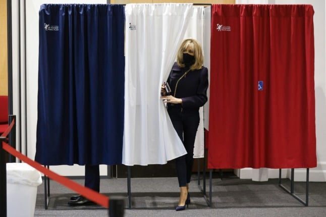 Why do French elections normally have two rounds?