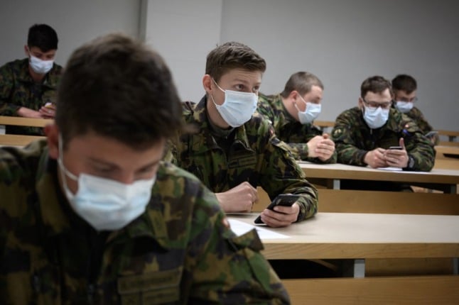 Until the end of January, there will be no training in the barracks for new army recruits. Photo by FABRICE COFFRINI / AFP